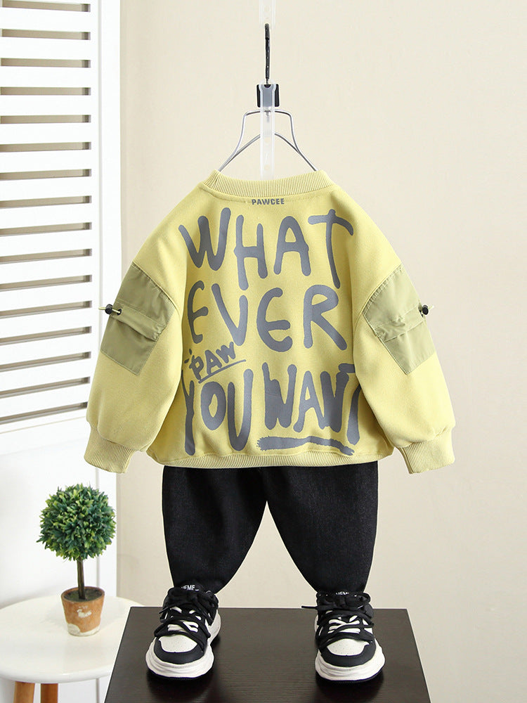 Felpa casual dal design moderno, perfetta per un look urbano e confortevole.