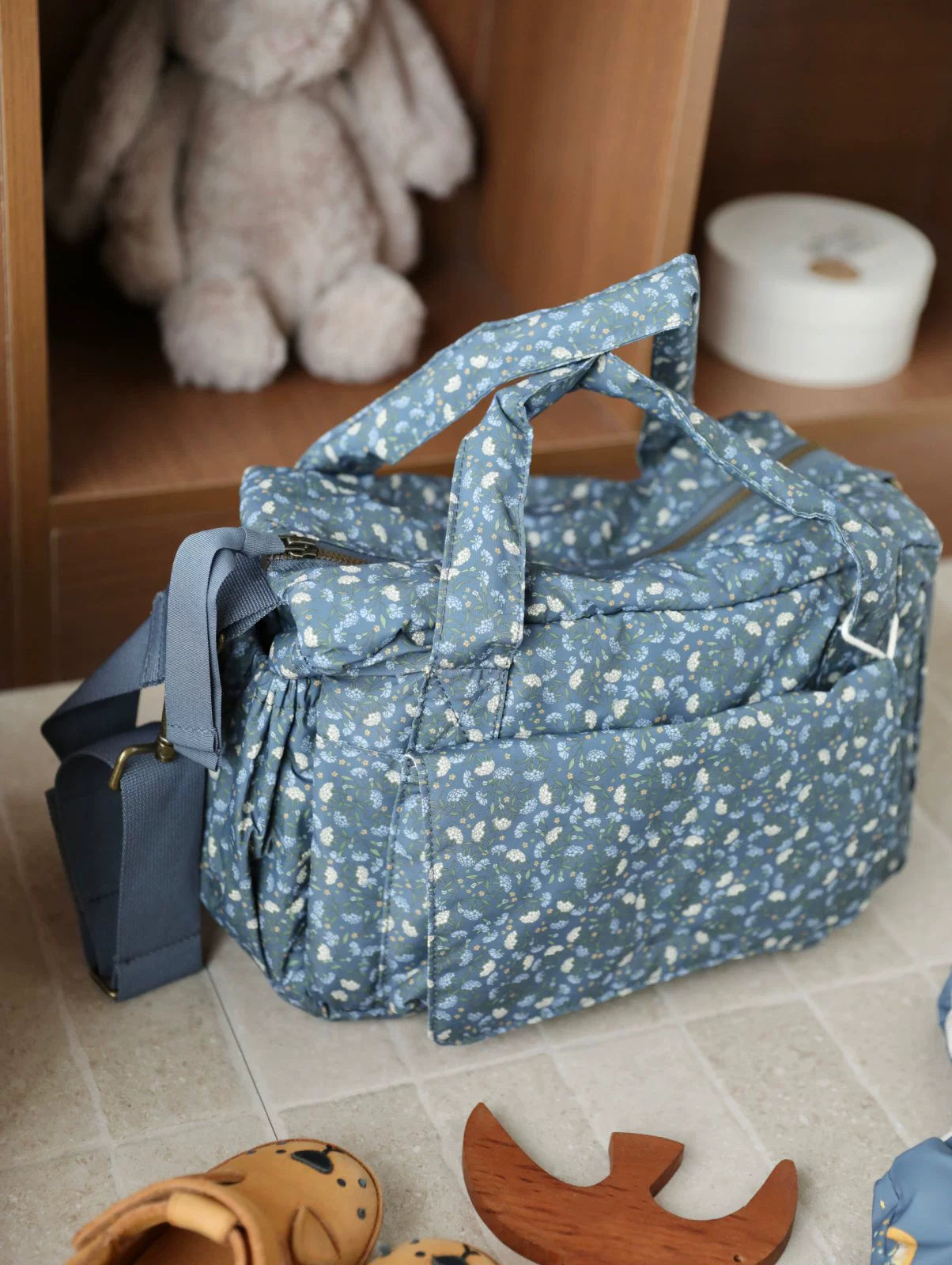 Borsa Fasciatoio Mamma in Tessuto Impermeabile Fantasia Floreale Azzurra