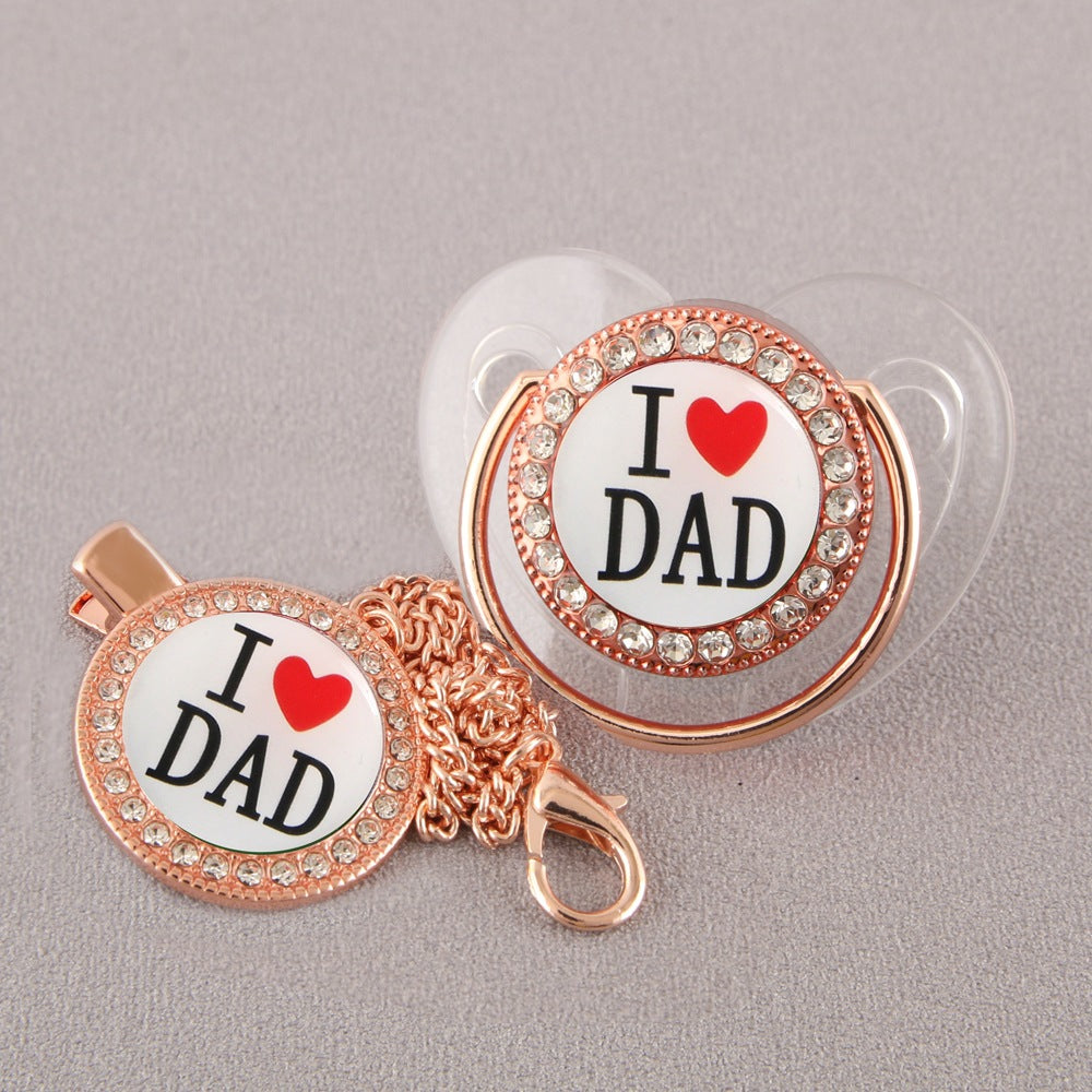 Set Ciuccio Trasparente con Catenella e Copri-Polvere – “I ❤️ Dad” con Cristalli (6-12 mesi)