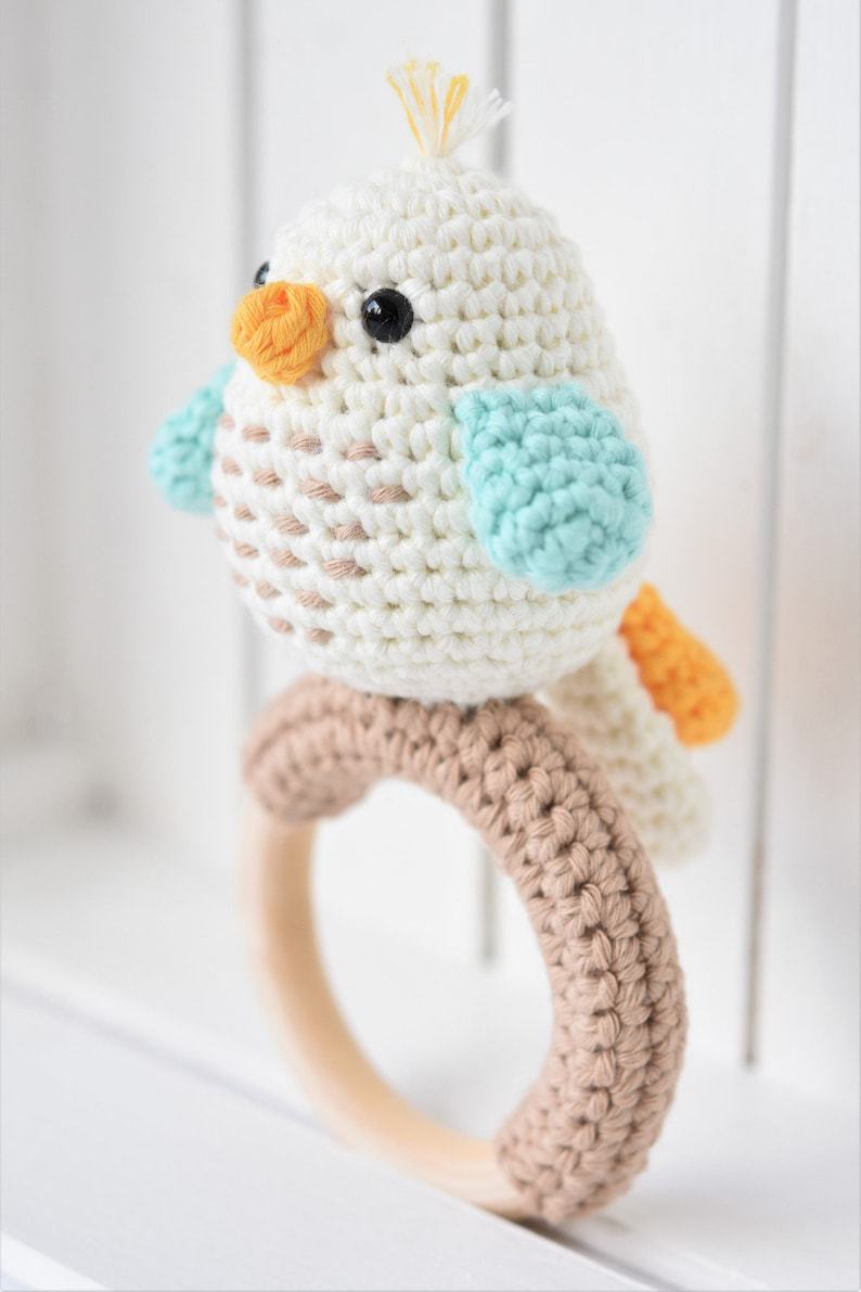 Sonaglio neonato in legno e cotone all’uncinetto – Animali handmade