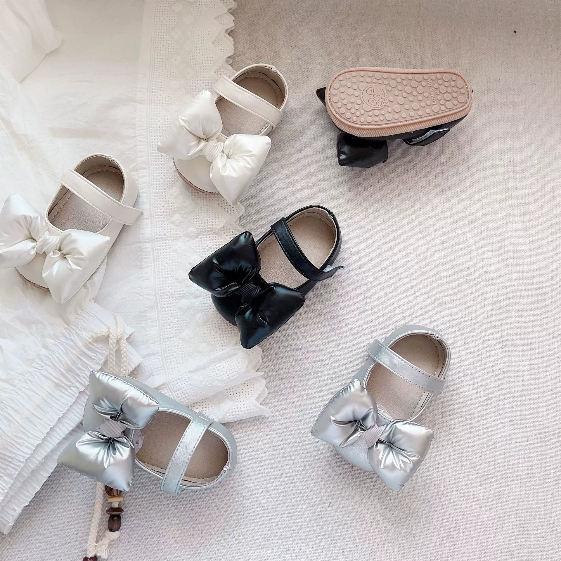 Scarpine Neonata con Maxi Fiocco – Suola Antiscivolo Elegante