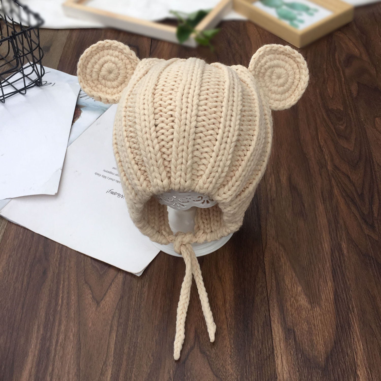 Cappellino Neonato/a Neutro Invernale a Maglia con Orecchie – Disponibile in Vari Colori