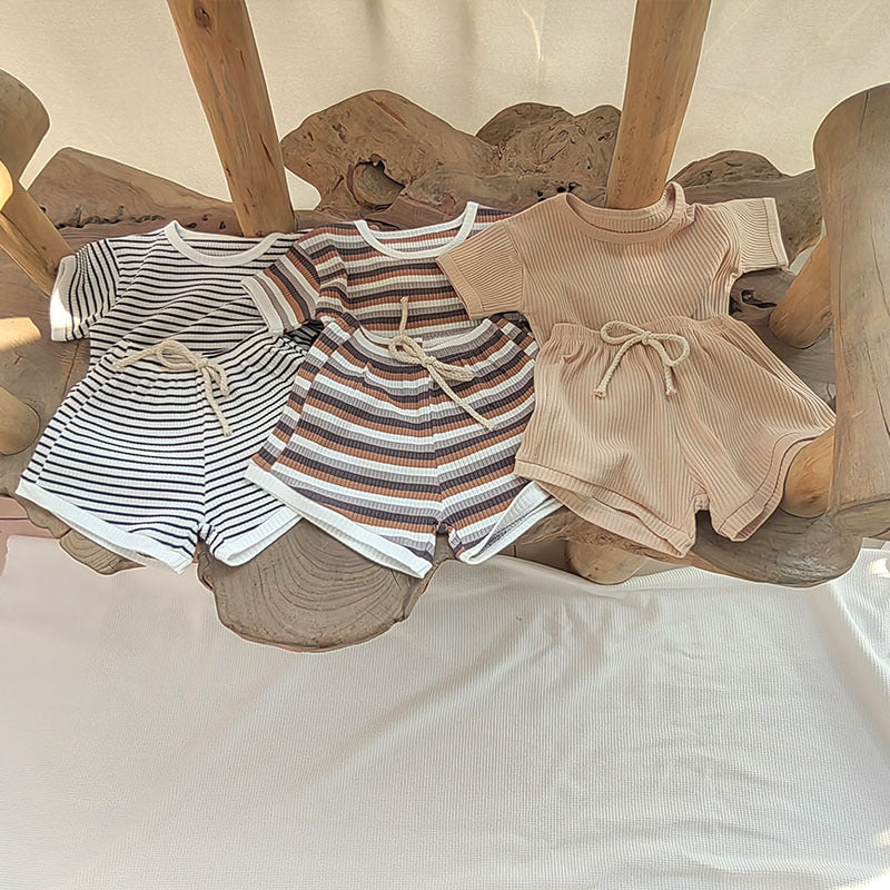 Completo Estivo Bimbo/Bimba  Maglietta e Shorts a Righe Colorate