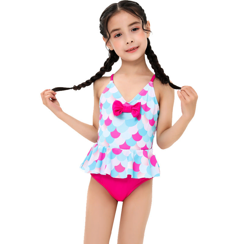 Costume intero bambina con volant e fiocco – Fantasia a squame rosa e azzurro
