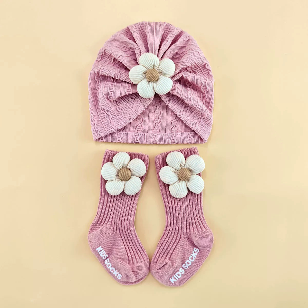 Set Cappellino + Calzini Fiore – 0-6 mesi