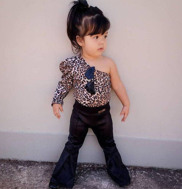 Set Bambina Glamour: Top Animalier e Pantaloni a Zampa