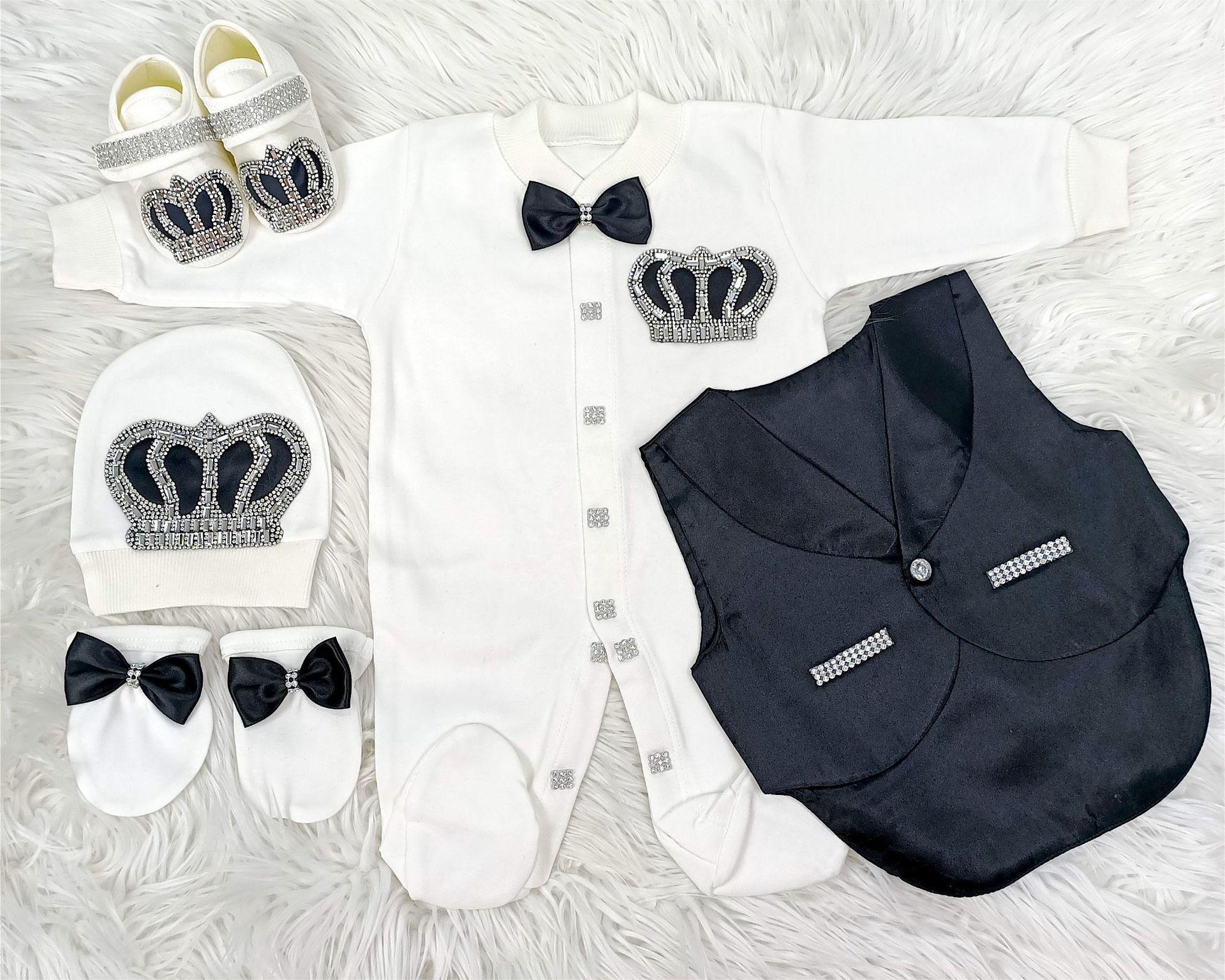 Set nascita principe – Tutina, gilet, scarpine e accessori con corona
