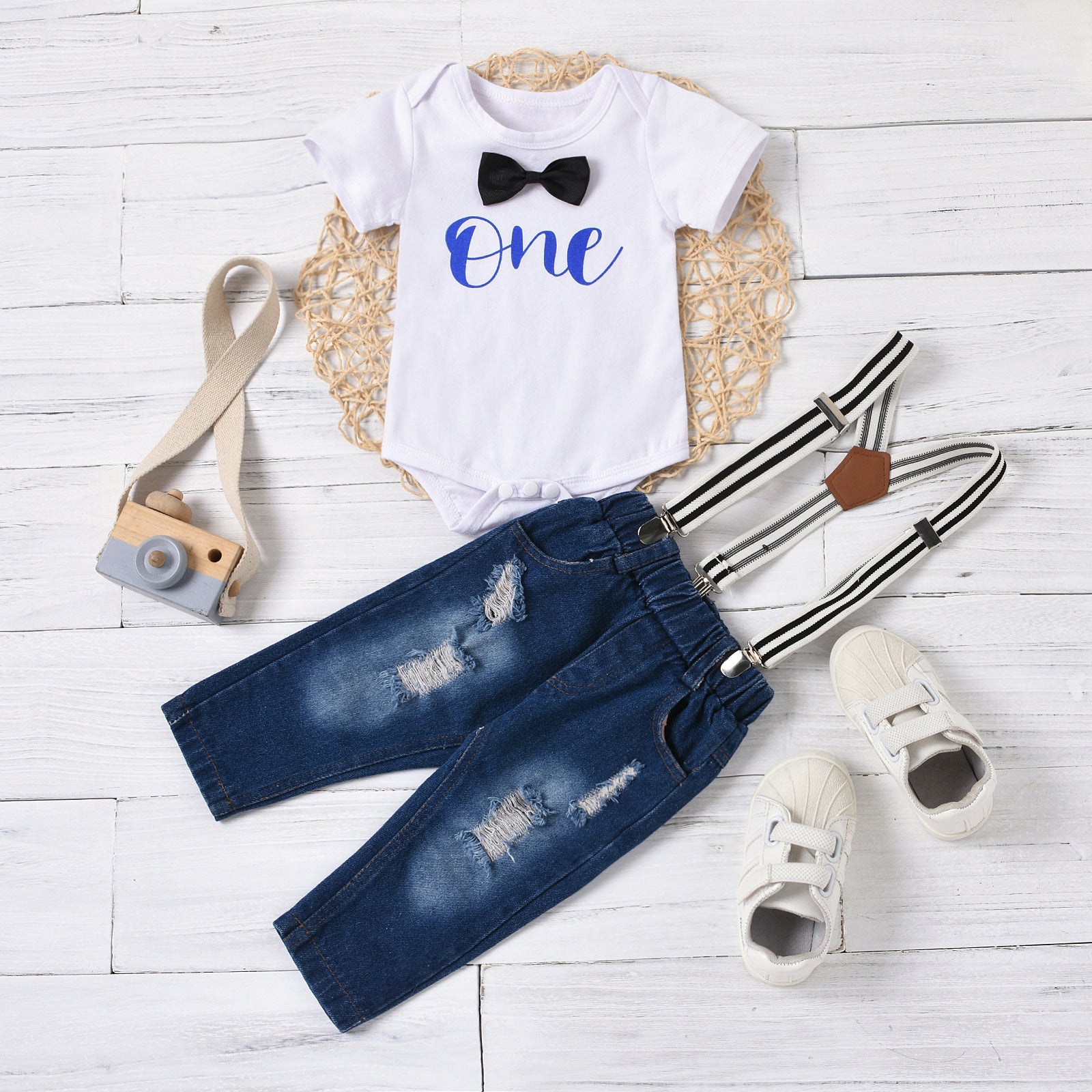 Completo Primo Compleanno Bambino con Body, Jeans e Bretelle