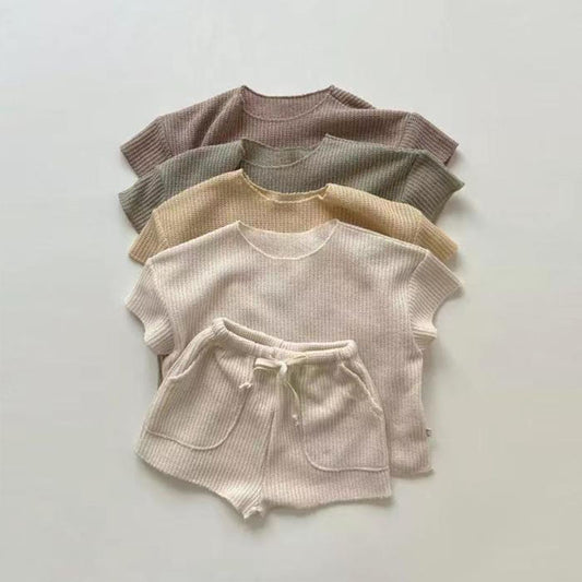 Completo Estivo Bimbo/Bimba in Maglia Waffle – T-Shirt e Shorts