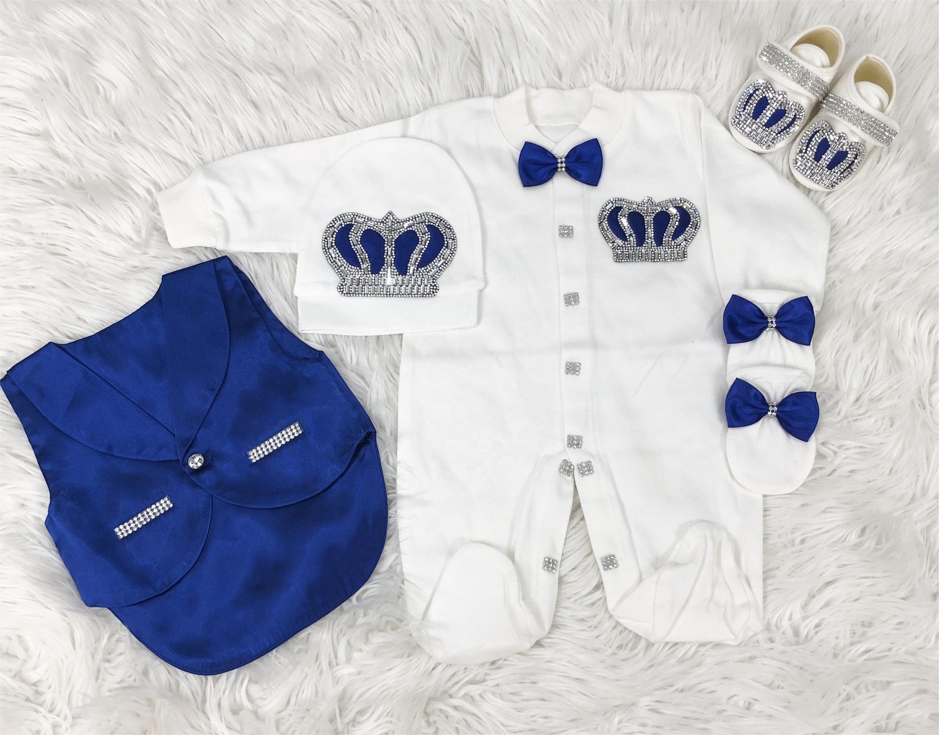 Set nascita principe – Tutina, gilet, scarpine e accessori con corona