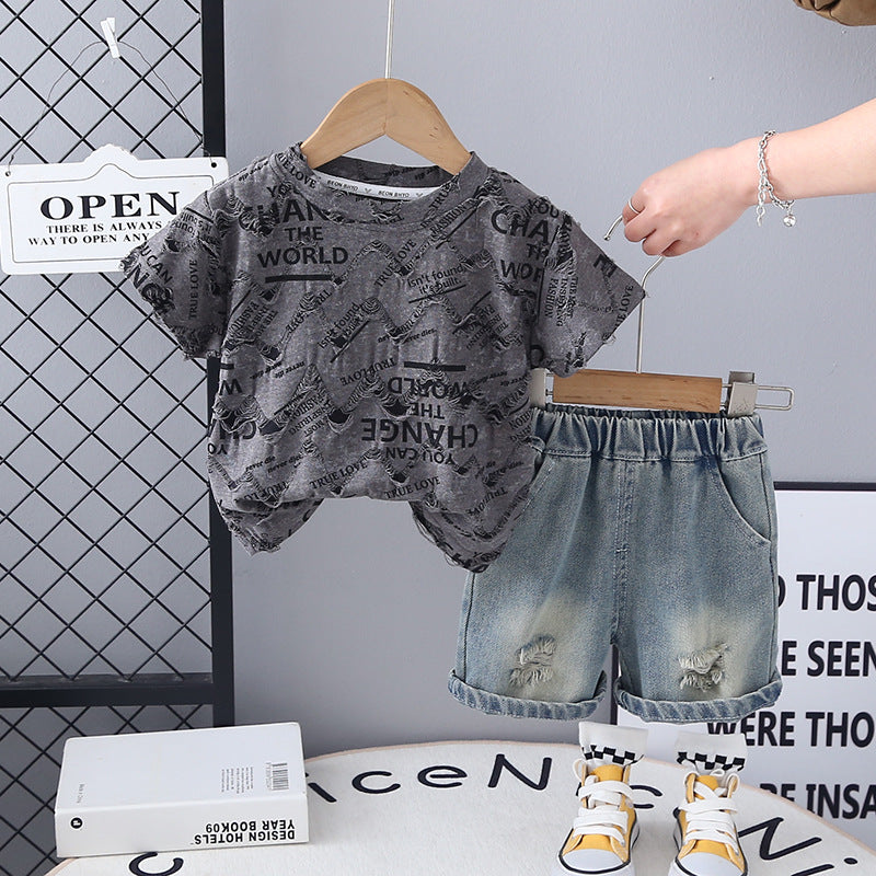 Completo Estivo Bambino – Maglietta Slogan & Shorts Jeans