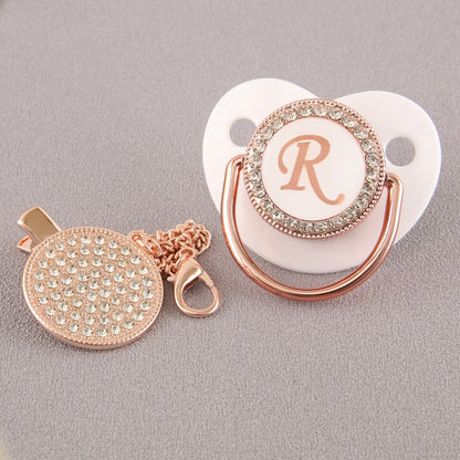 Set Ciuccio Luxury Bianco e oro rosa con Clip – Personalizzato con Iniziale (6-12 mesi)