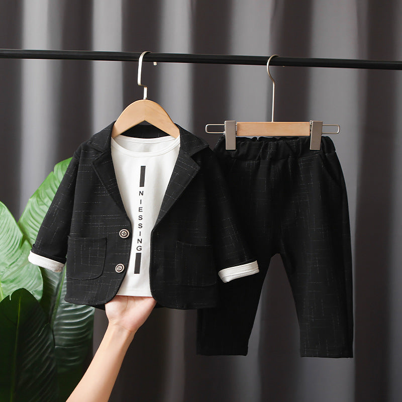 Completo elegante per bambini   Blazer, T-shirt e pantaloni neri