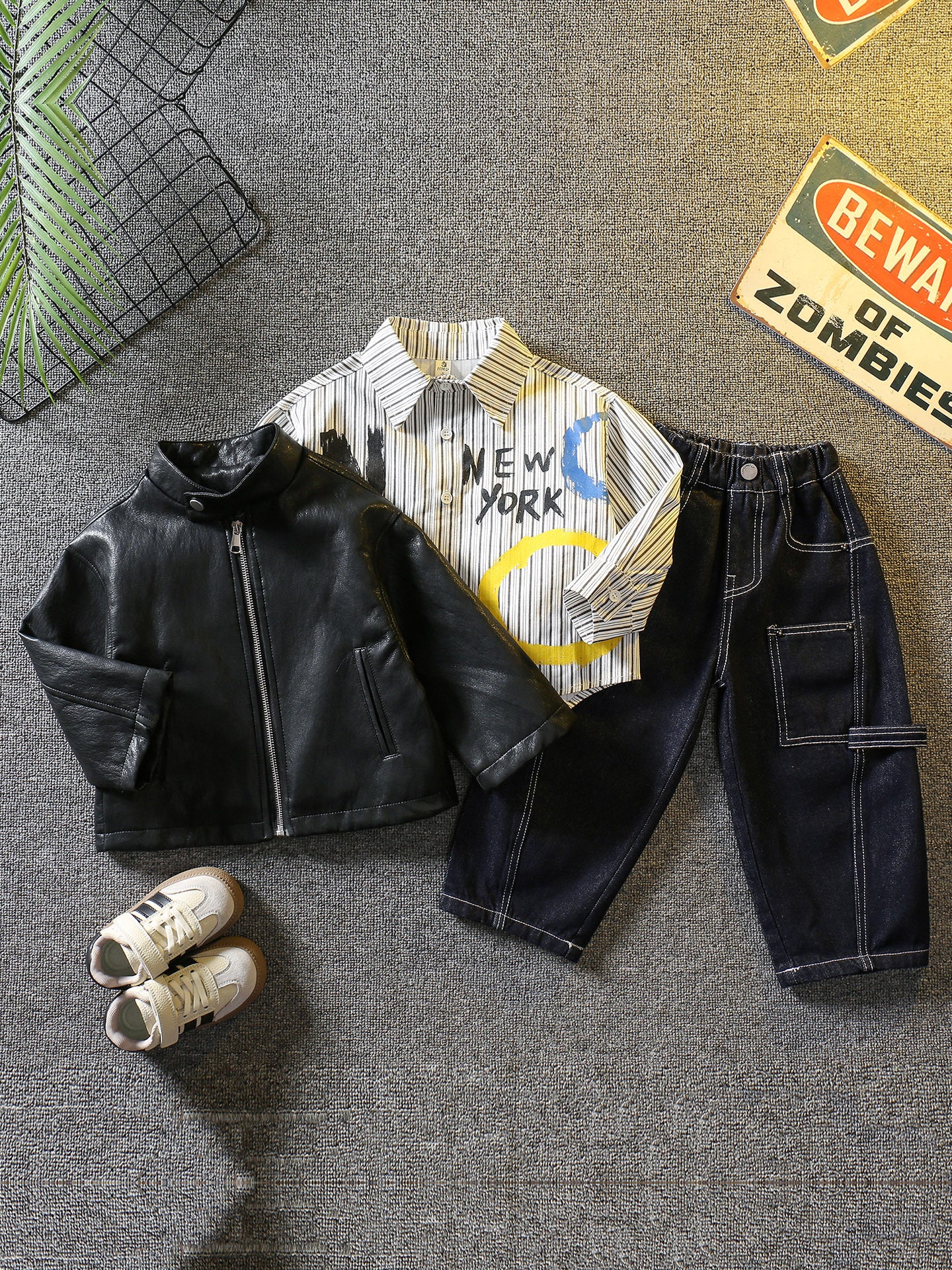 Completo bambino 3 pezzi stile casual – Giacca in ecopelle, camicia stampata e jeans cargo