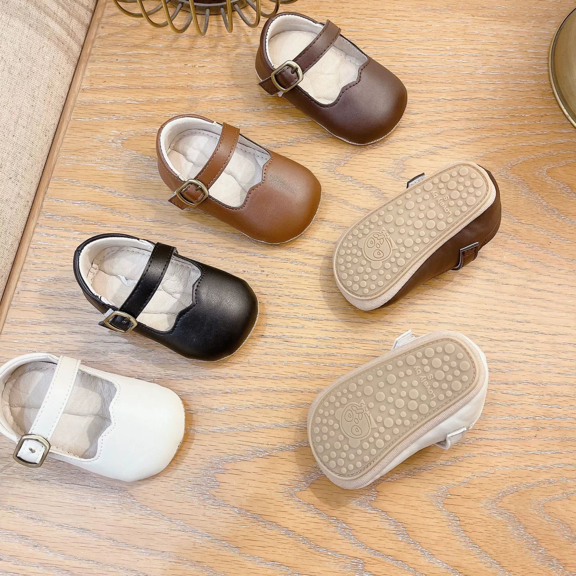 Scarpine bimba in ecopelle con cinturino – antiscivolo e morbide,