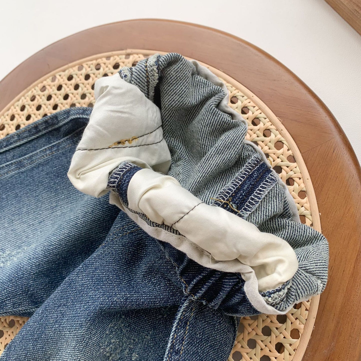 Pantaloni Jeans Bambino con Tasche Asimmetriche - Modello Urban Casual