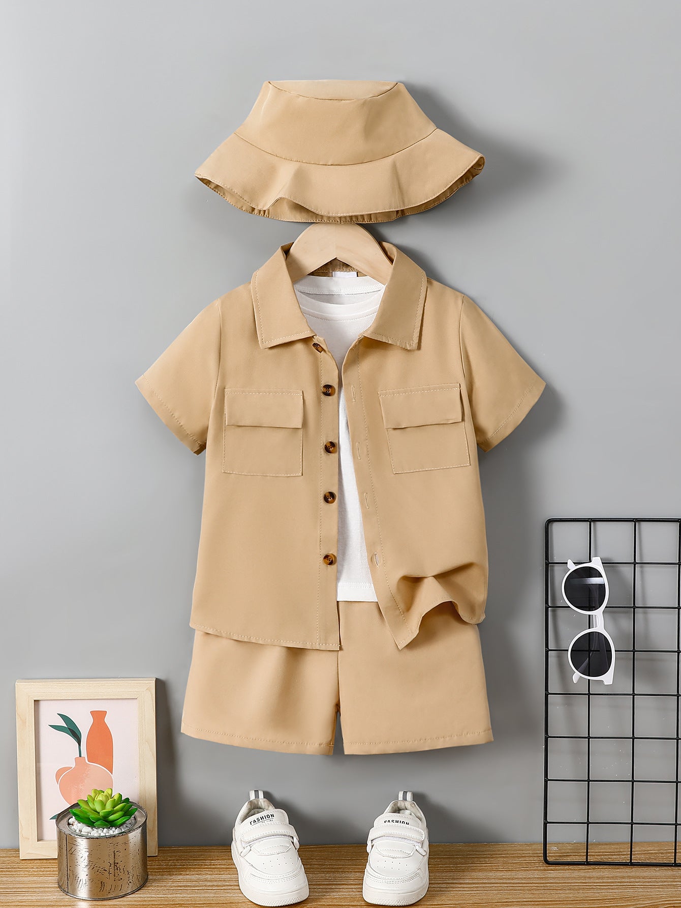 Completo Estivo Bambino 3 Pezzi  Camicia, T-shirt e Shorts con Cappello Coordinato