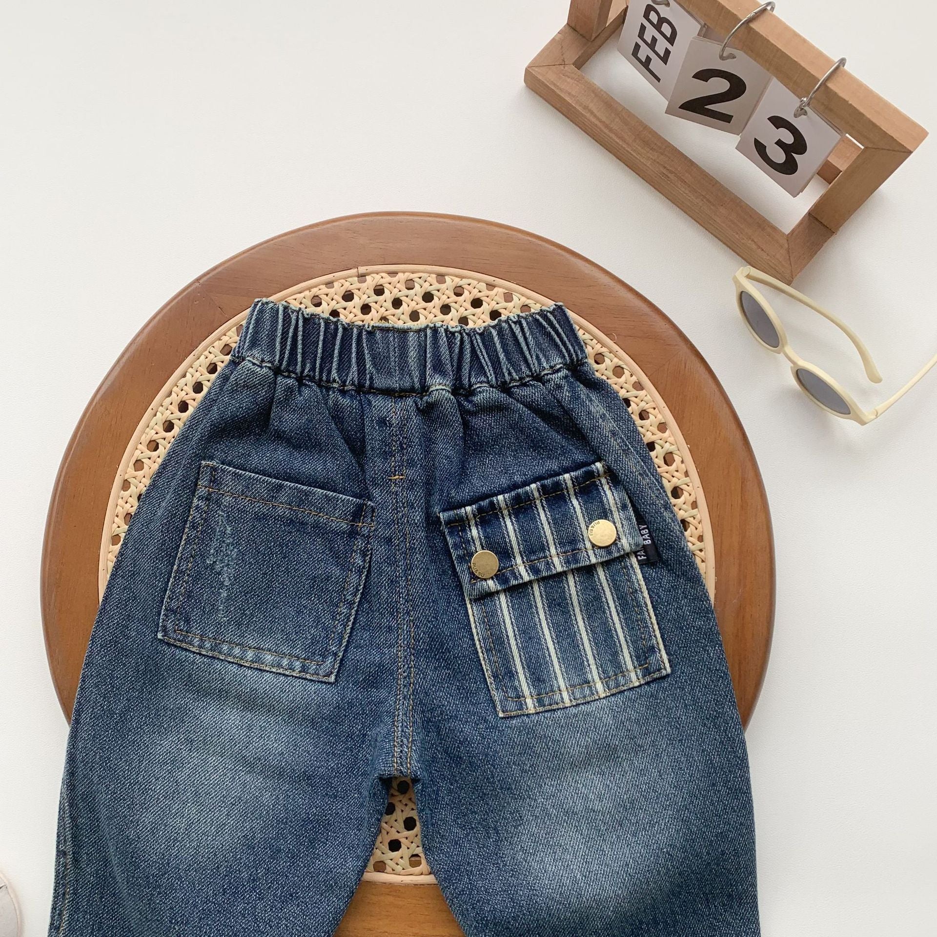 Pantaloni Jeans Bambino con Tasche Asimmetriche - Modello Urban Casual