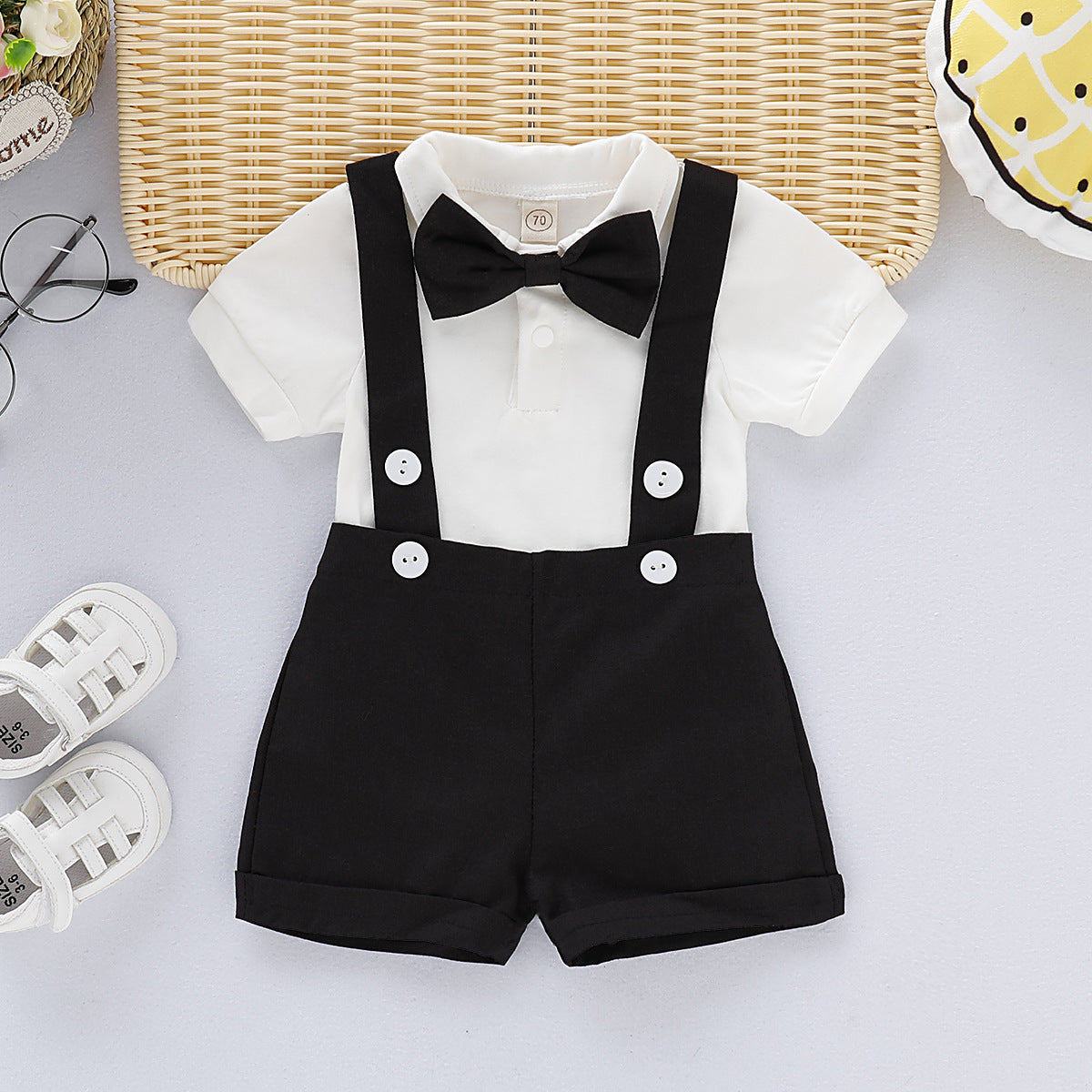 Completo Elegante Estivo per Neonato – Camicia, Bretelle e Papillon