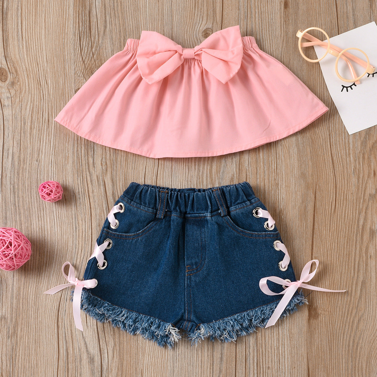 Set Estivo Bambina: Top Rosa con Fiocco e Shorts in Denim