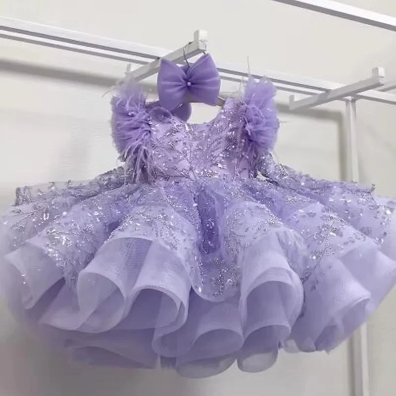 Vestito elegante bambina con piume e ricami glitter – Rosa o Lilla