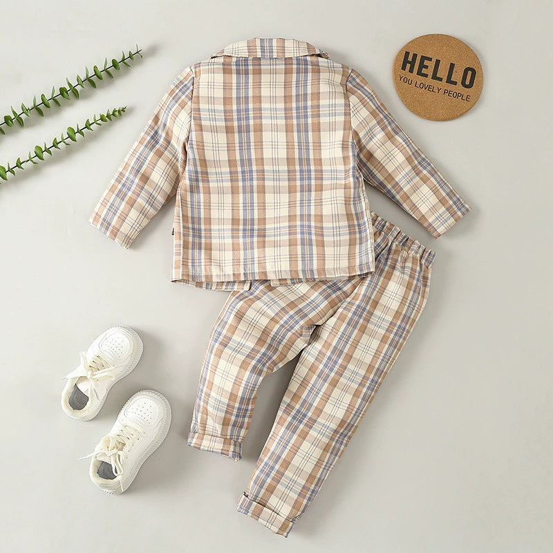 Completo Elegante Bimbo 3 Pezzi a Quadri – Giacca, Camicia con Papillon e Pantalone