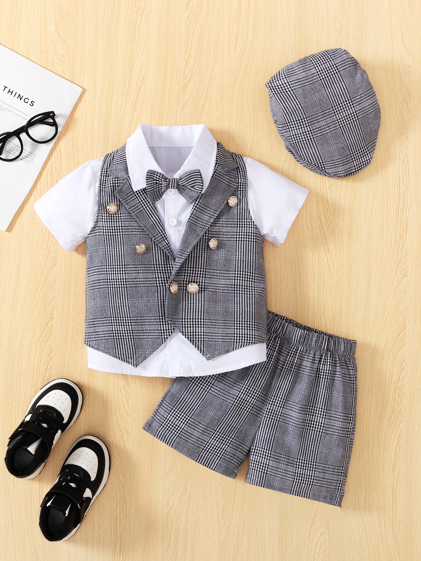 Completo Elegante Bambino 3 Pezzi con Papillon e Cappello – Stile Scozzese