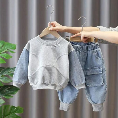 Completo Bimbo Autunno/Inverno  Felpa Grigia e Pantaloni Cargo in Jeans