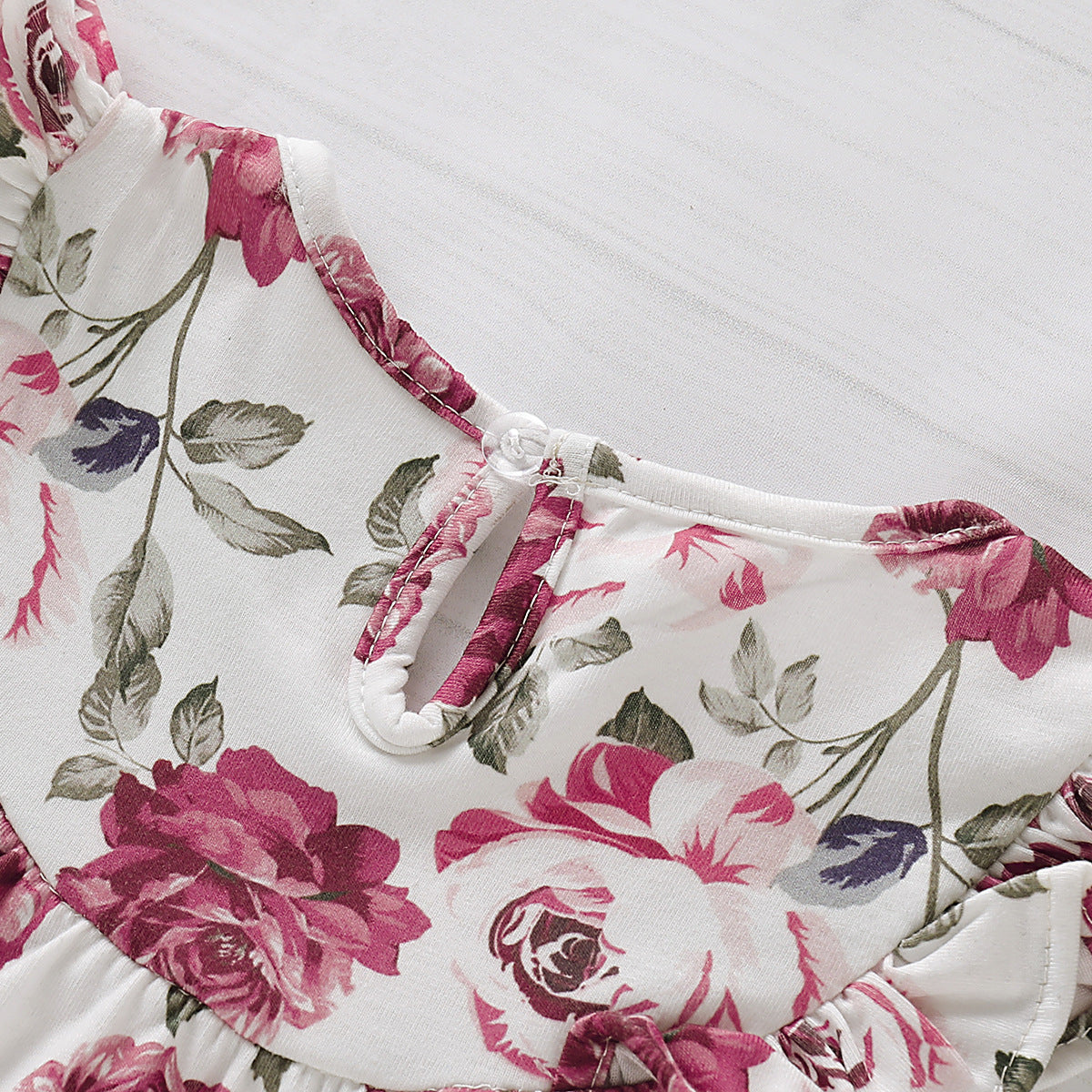 Maglietta con Rose e Culotte in Denim con Fiocco