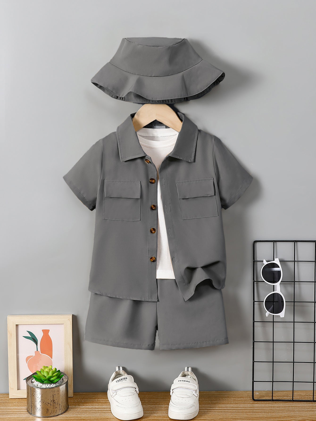 Completo Estivo Bambino 3 Pezzi  Camicia, T-shirt e Shorts con Cappello Coordinato