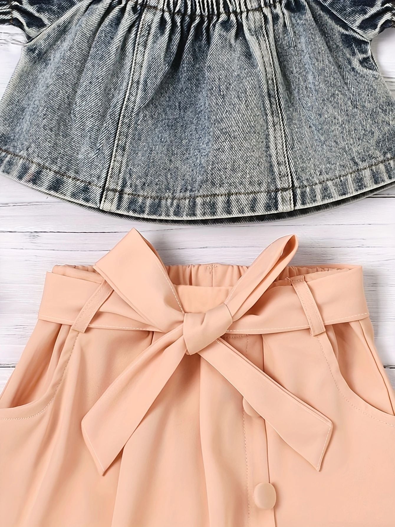Completo estivo bimba con top in jeans e gonnellina salmone