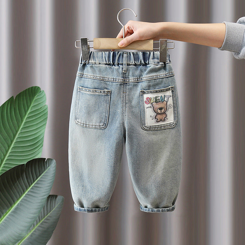 Jeans Bambino con Tasca Ricamata Orsetto – Denim Casual