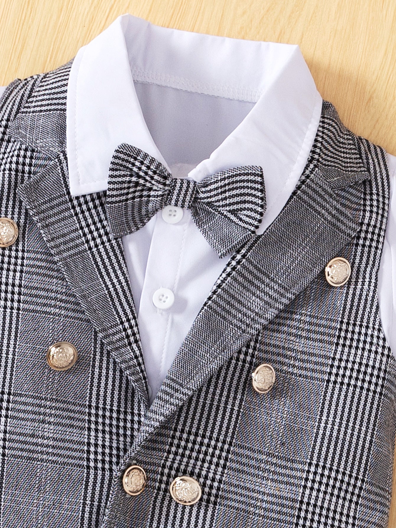 Completo Elegante Bambino 3 Pezzi con Papillon e Cappello – Stile Scozzese