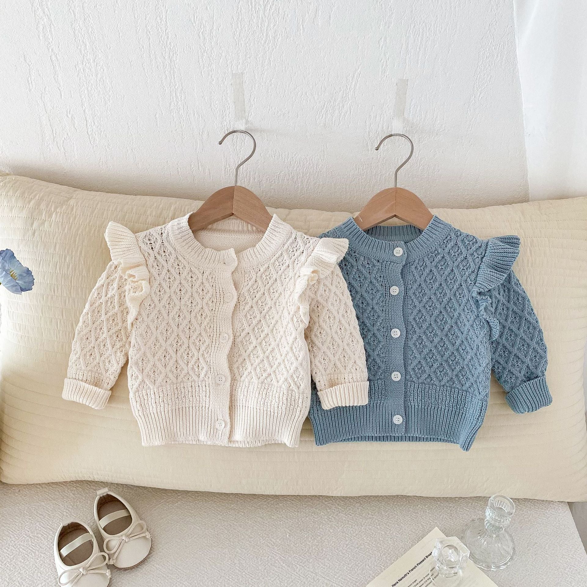 Cardigan Bambina in Maglia con Volant – Eleganza e Comfort per Ogni Stagione