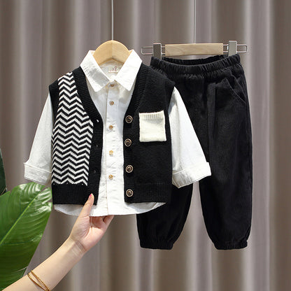 Completo bambino con gilet lavorato a maglia, camicia e pantaloni in velluto a coste