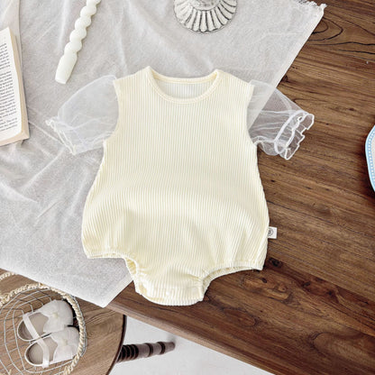 Completo bimba con salopette azzurra a fiori e body panna in tulle