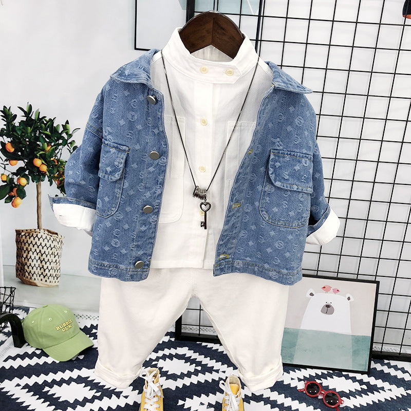 Completo Bambino 3 Pezzi – Camicia Bianca, Giacca in Jeans Stampata e Pantaloni Coordinati