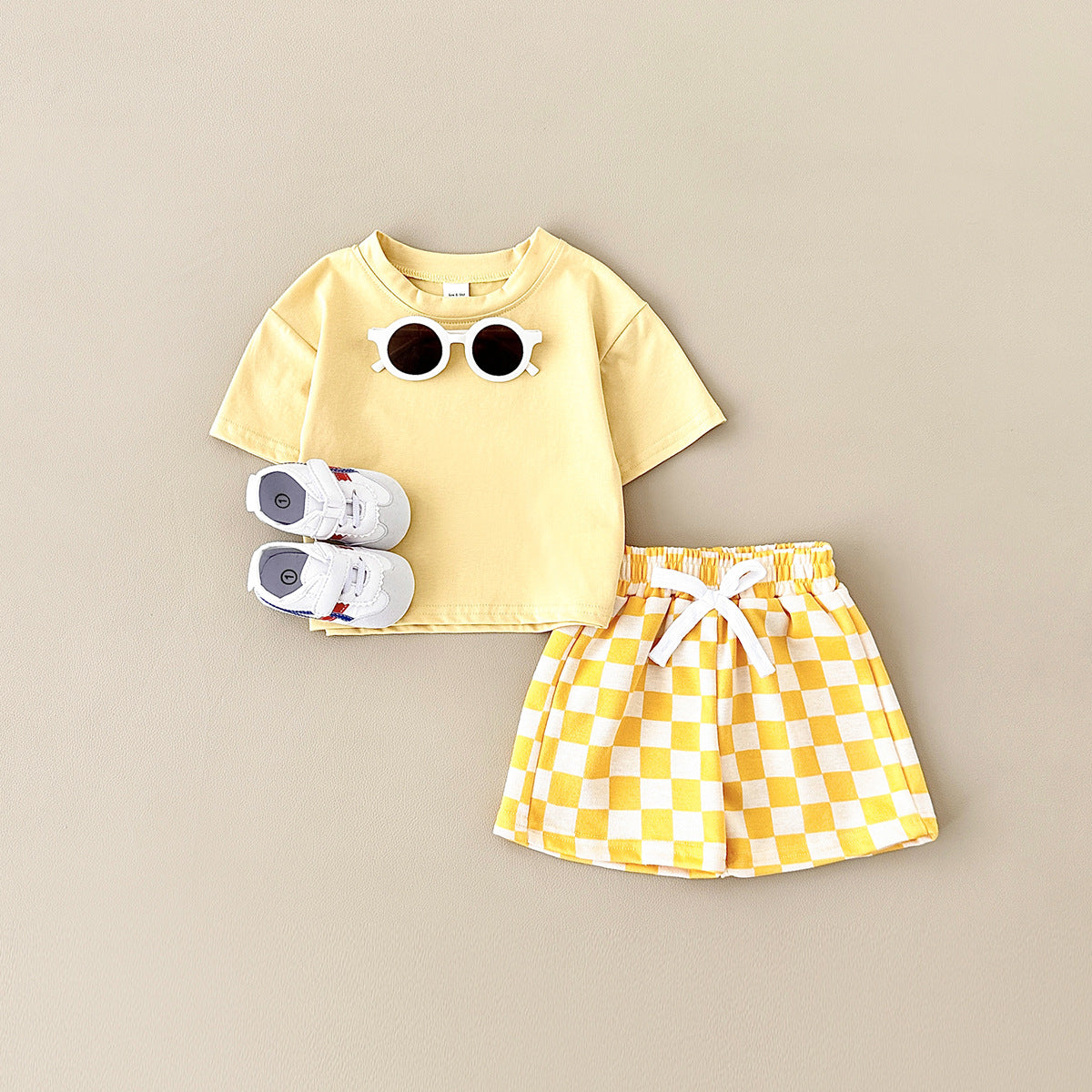 Completo Estivo Bambino  T-Shirt Monocolore e Shorts a Scacchi