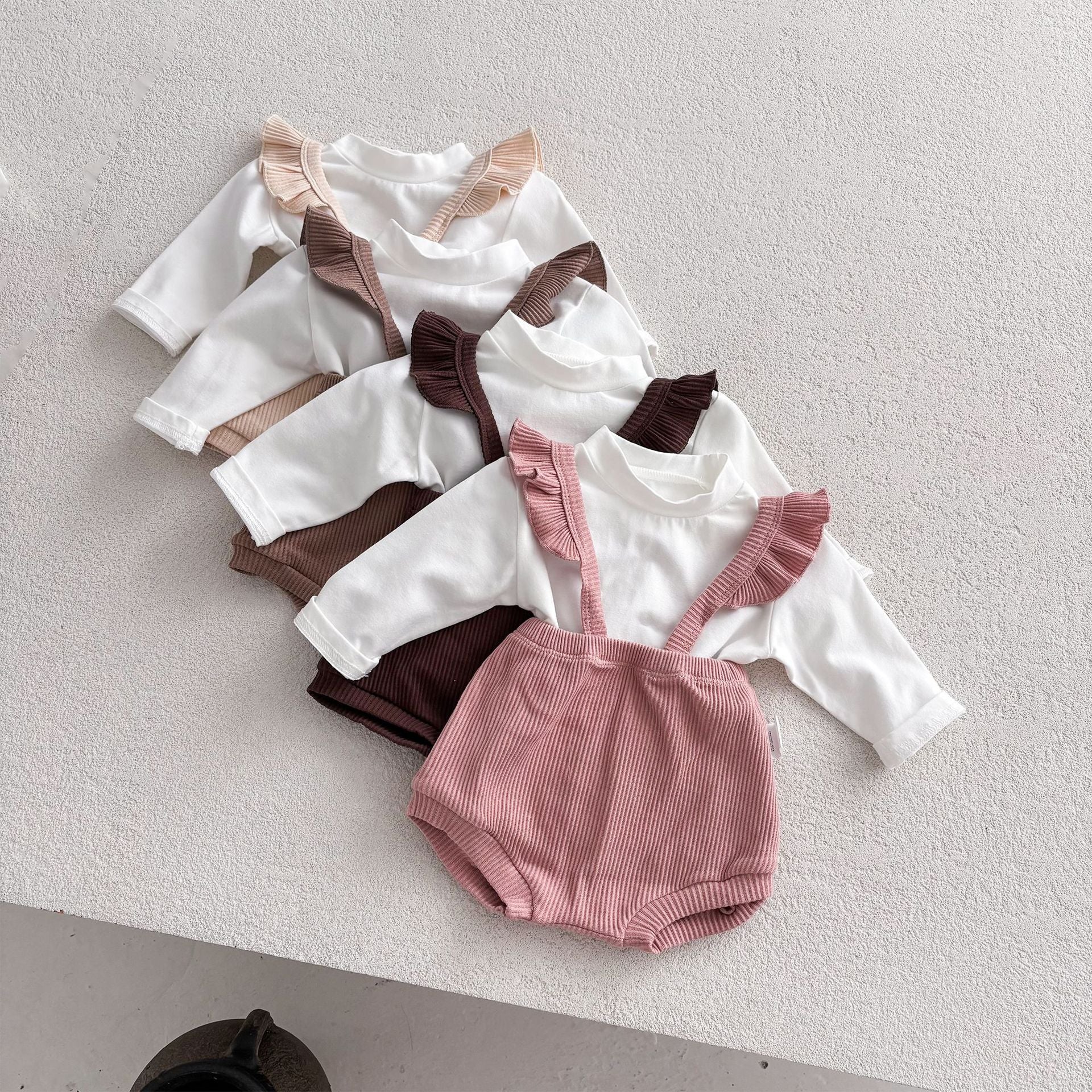 Completo bimba in velluto a coste con bretelle e volant   Vari colori