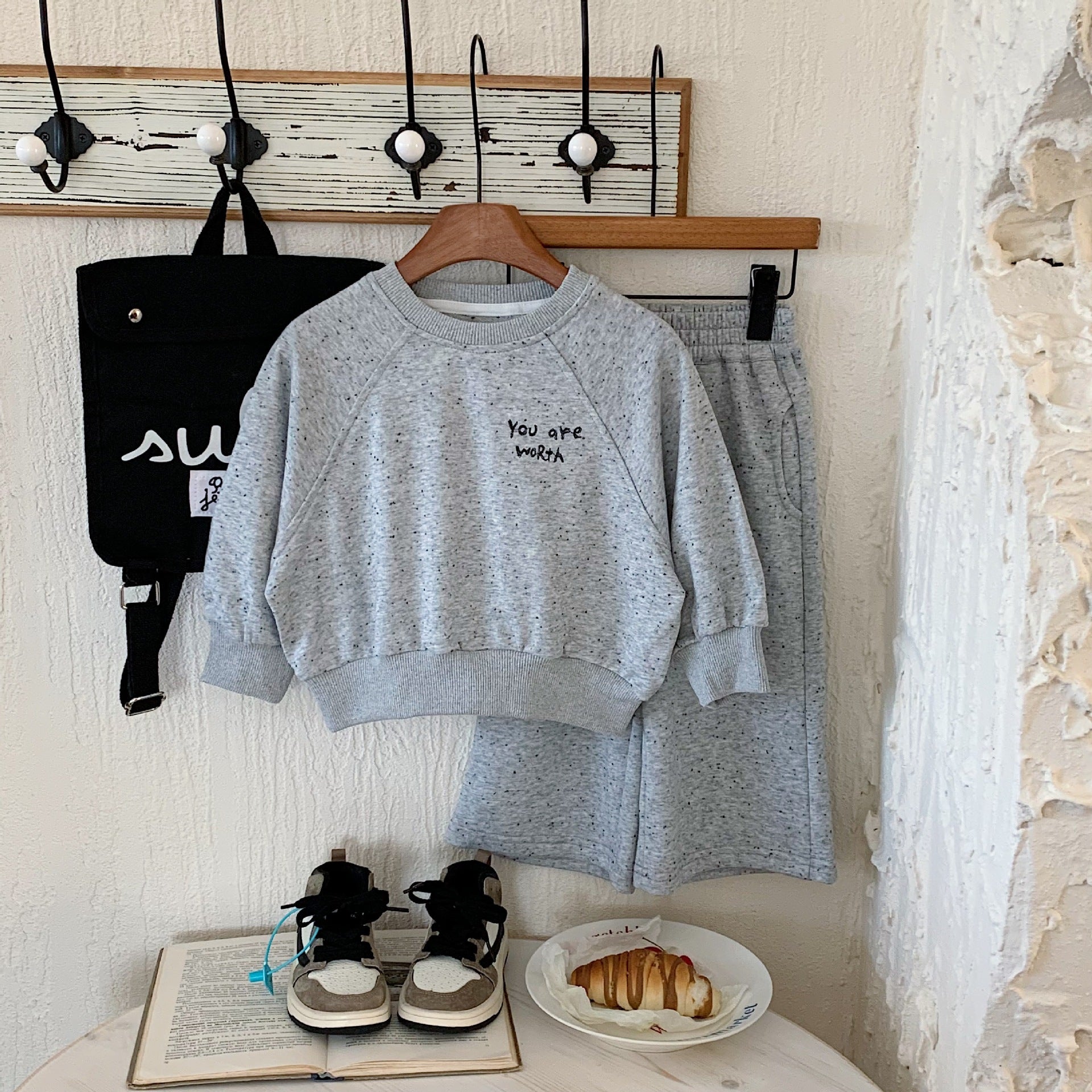 Completo bambino 2 pezzi   Felpa e pantalone "You Are Worth"