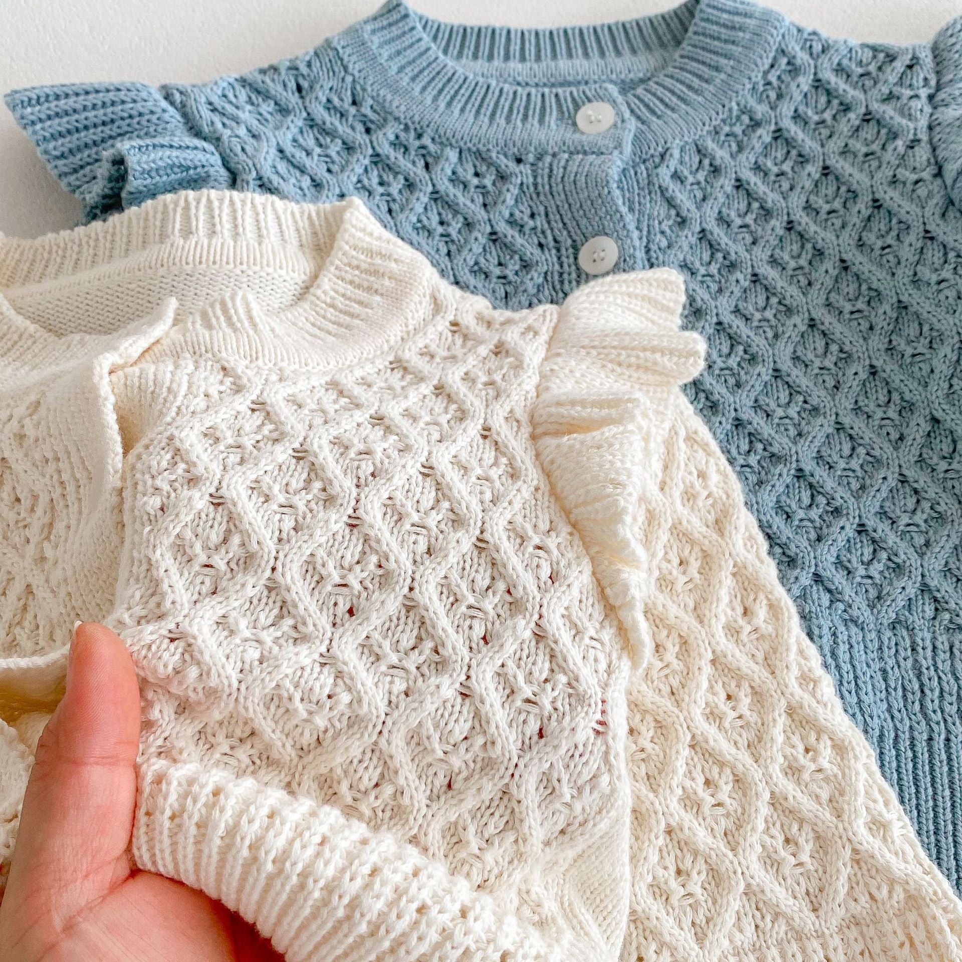 Cardigan Bambina in Maglia con Volant – Eleganza e Comfort per Ogni Stagione