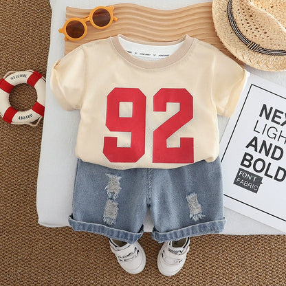 Set Estivo Bambino  T-Shirt Sportiva e Shorts di Jeans
