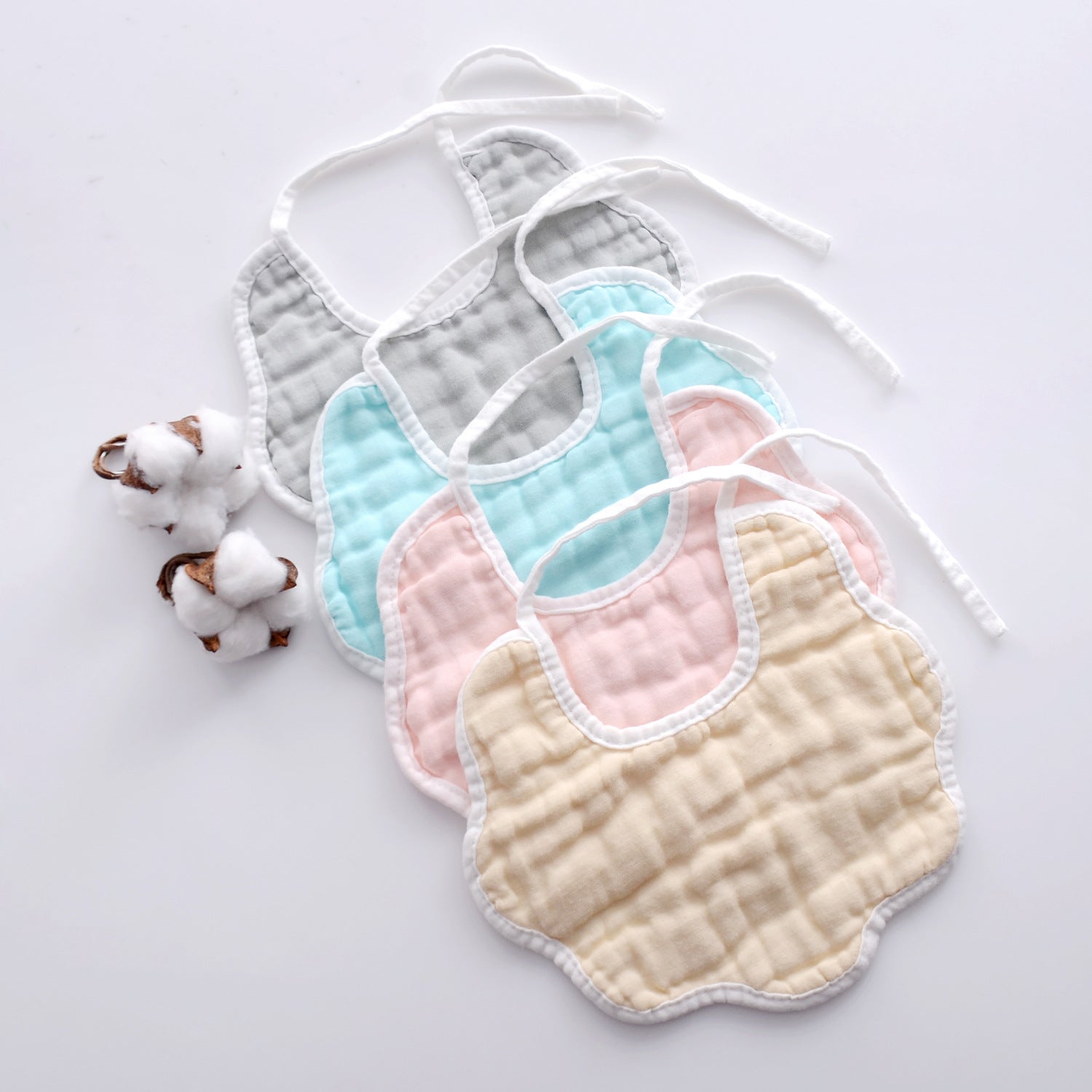 Bavaglino Neonato in Mussola Morbida – Forma a Fiore, 100% Cotone