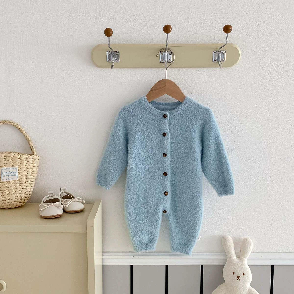 Tutina Invernale Neonato in Maglia Fluffy – Bottoni in Legno