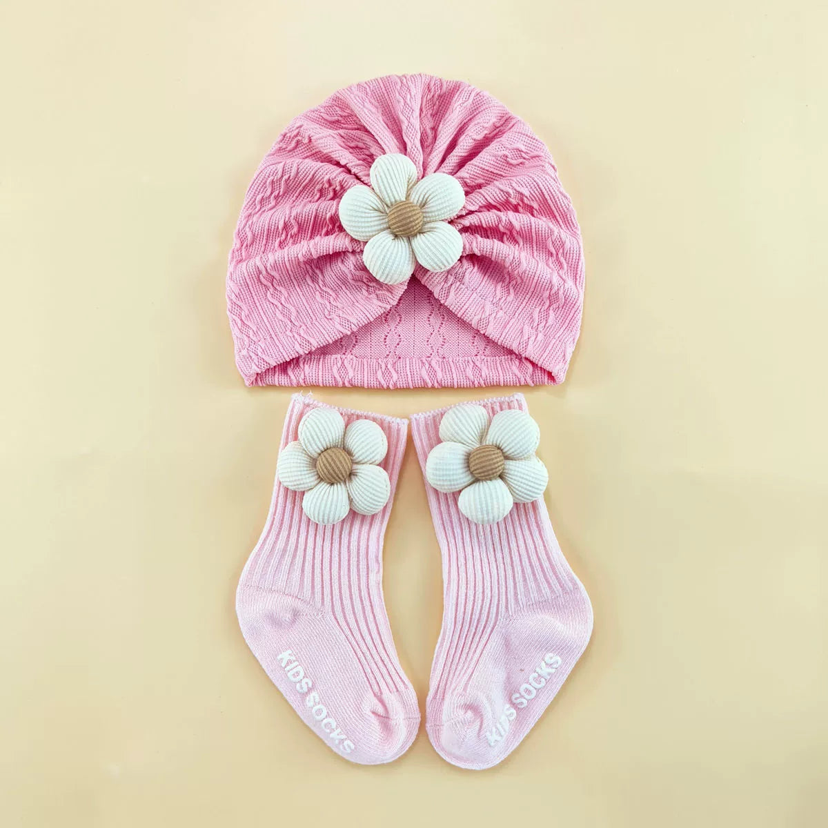 Set Cappellino + Calzini Fiore – 0-6 mesi