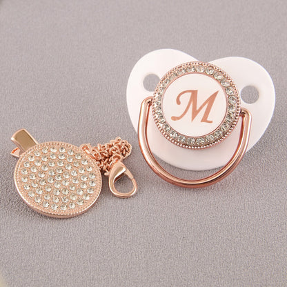 Set Ciuccio Luxury Bianco e oro rosa con Clip – Personalizzato con Iniziale (6-12 mesi)
