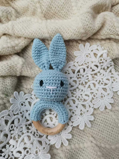 Sonaglio neonato in legno e cotone all’uncinetto – Animali handmade
