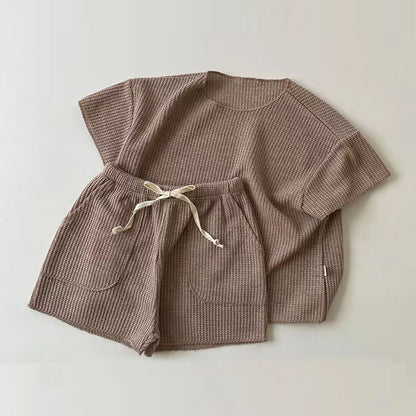 Completo Estivo Bimbo/Bimba in Maglia Waffle – T-Shirt e Shorts