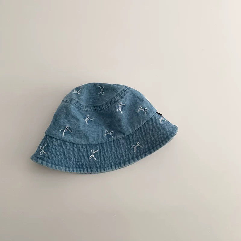 Cappello Bucket in Denim Ricamato