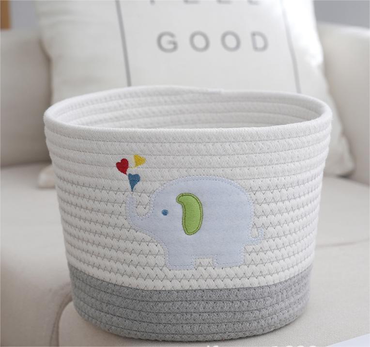 Cestino portaoggetti in cotone intrecciato con elefantino ricamato